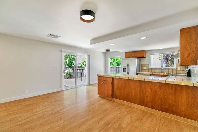 Building Photo - Move-In Ready Cambrian Gem – New Appliances and many upgrades!