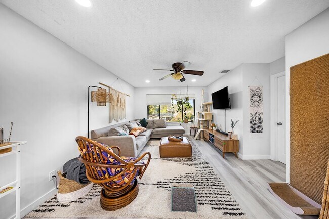 Building Photo - 11477 NW 39th Ct