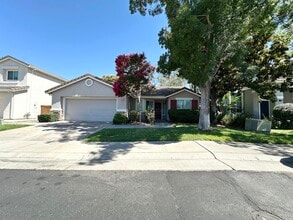 Building Photo - Beautiful Home in the Lakeside Community