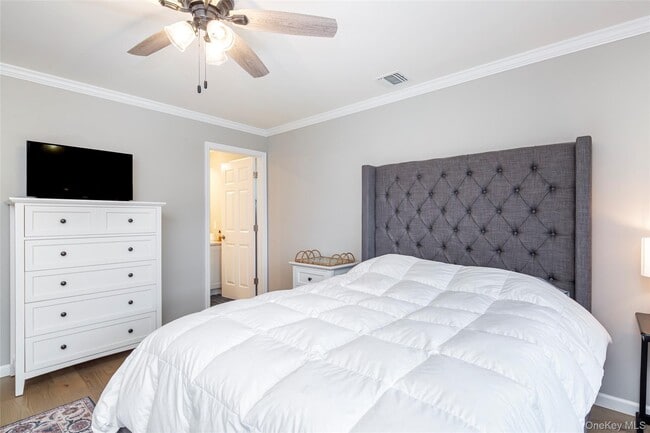 Building Photo - 15 S Beach Rd