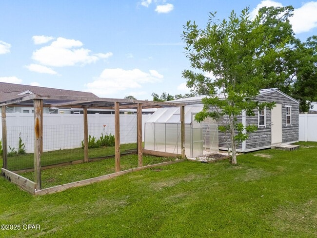 Building Photo - 1505 S Berthe Ave