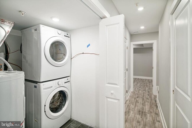 Building Photo - 1443 N 8th St