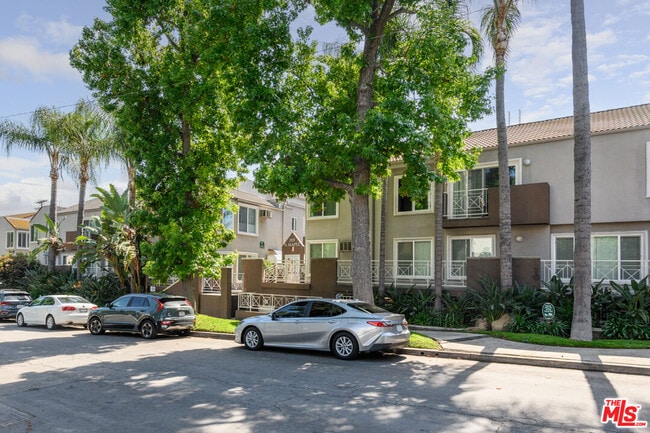 Building Photo - 355 N Maple St