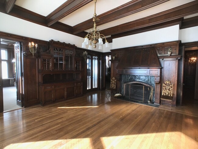 Building Photo - 2236 N Terrace Ave