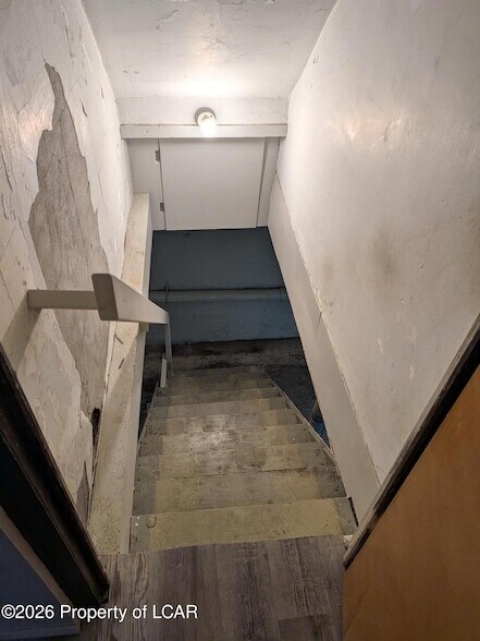 Building Photo - 203 Lyndwood Ave
