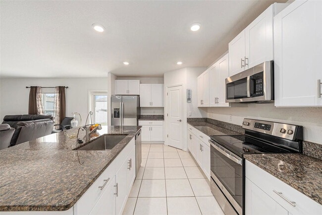 Building Photo - 6300 Beverly Hls Dr