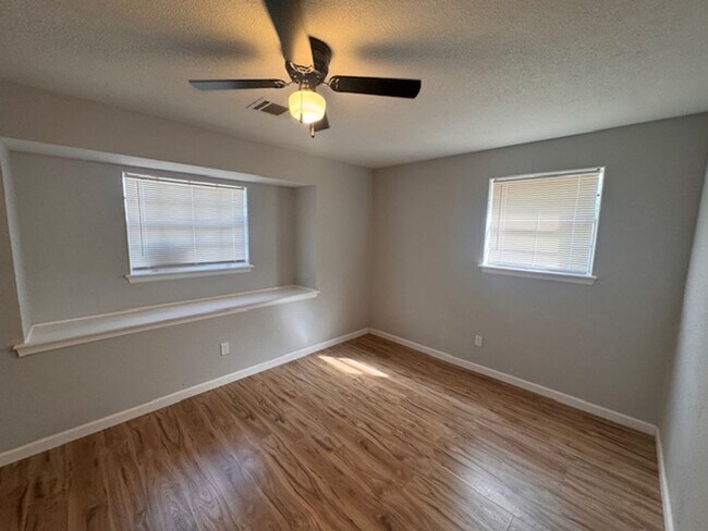 Building Photo - Newly remodeled 3 bed 1 bath garage conversion with monitored security!