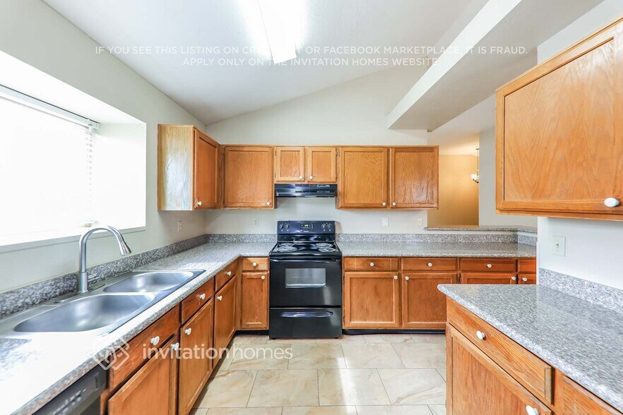 Building Photo - 8833 W Vogel Ave