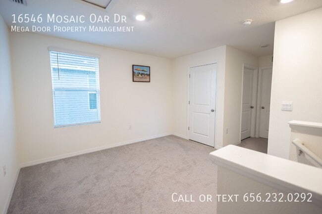 Building Photo - 16546 Mosaic Oar Dr