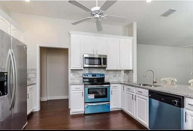 Building Photo - 205 Redbud St