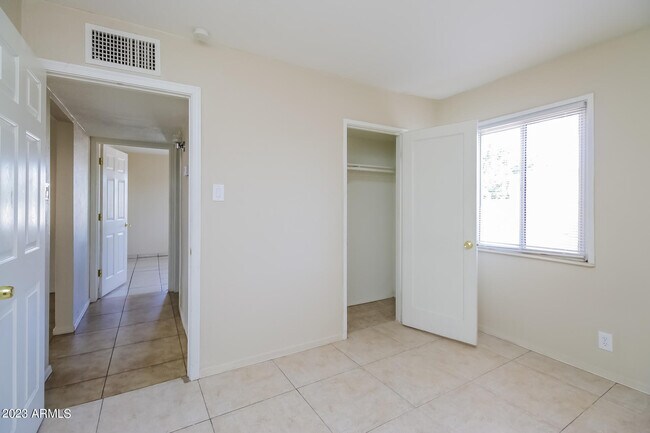 Building Photo - 4610 S 21st St