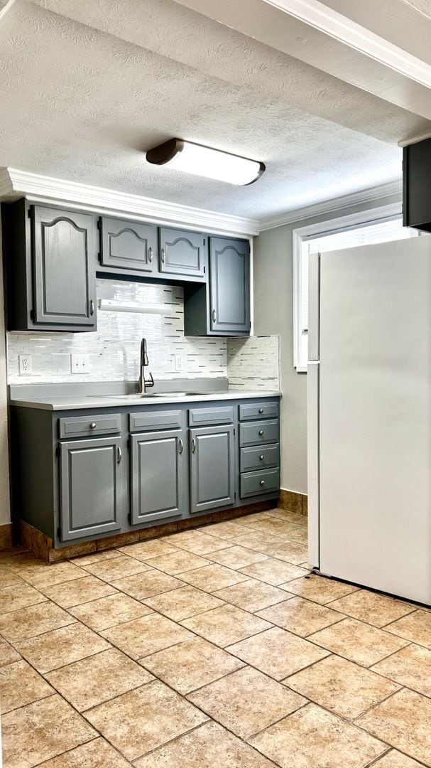 Building Photo - Spacious 3-Bed Townhome with Garage in Day...