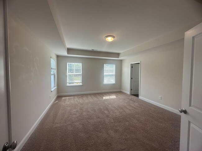 Building Photo - Spacious 4BR 3BA home in Northern Greensboro