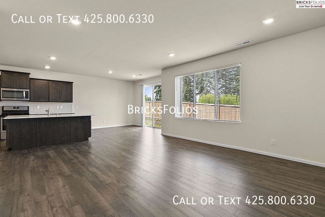 Building Photo - Your Dream Home Awaits in Puyallup – Bonus Offer Included!