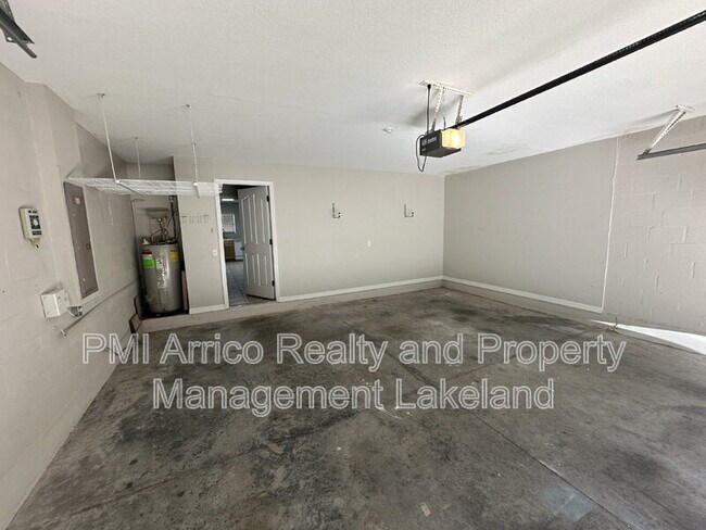 Building Photo - 6955 Lake Eaglebrooke Dr