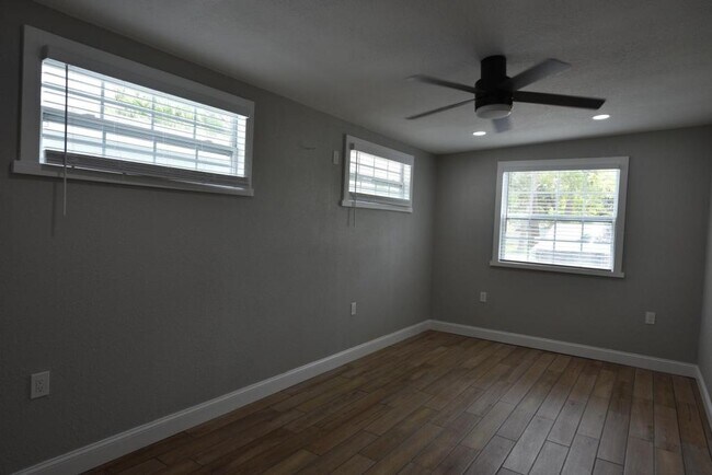 Building Photo - 528 Tennessee Ave