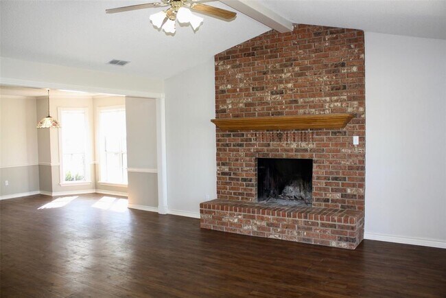 Building Photo - 1179 Martin St