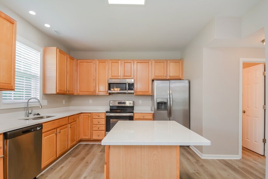 Building Photo - 4005 Iverson St