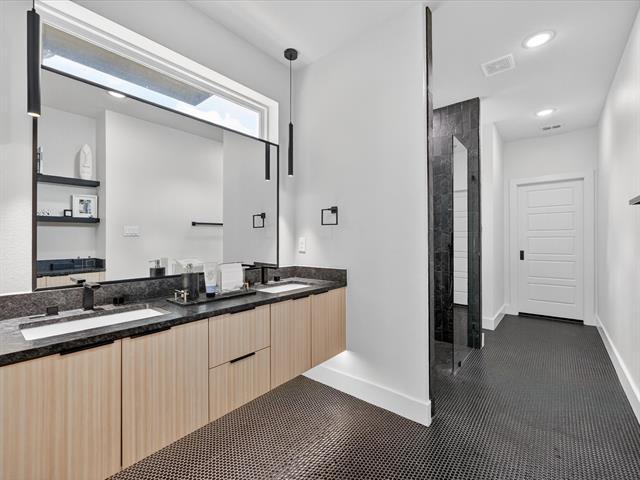 Building Photo - 1941 Glenmore Ave