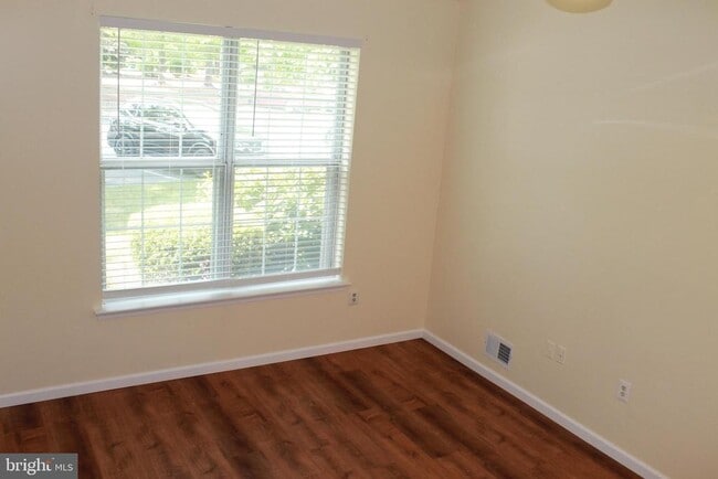 Building Photo - 5091 Beech Ct