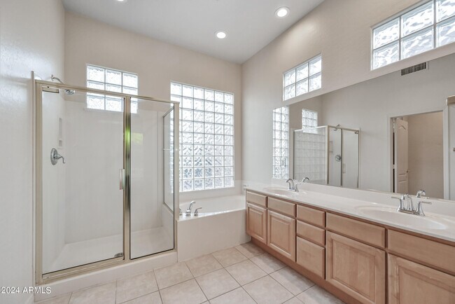 Building Photo - 6572 Shooting Star Way