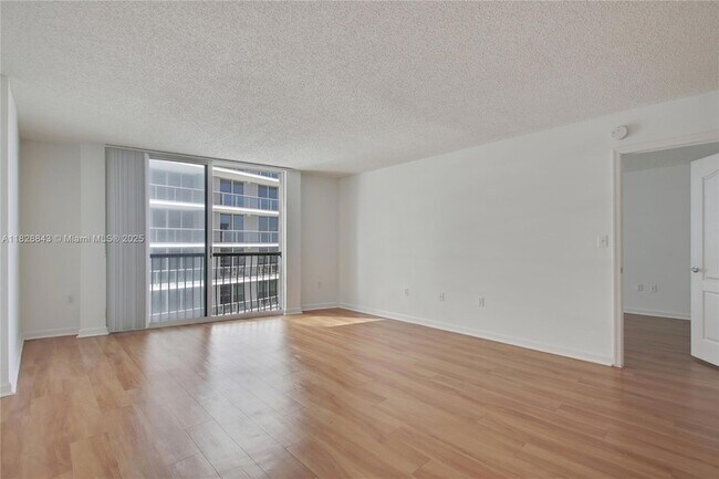 Building Photo - 1756 N Bayshore Dr