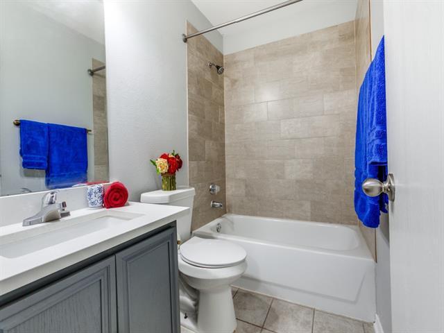 Building Photo - 1305 Greenbriar Ln