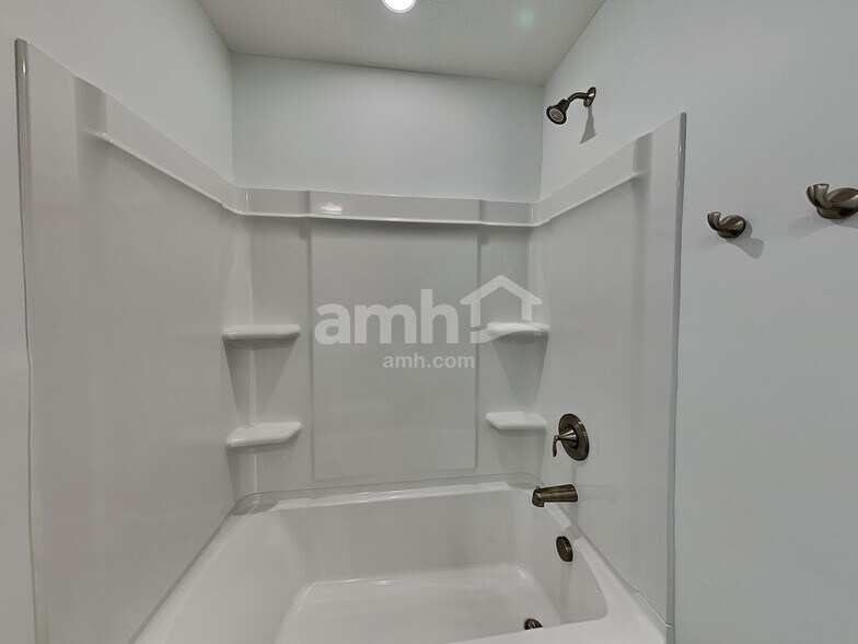 Building Photo - 115 Marie Cir SW