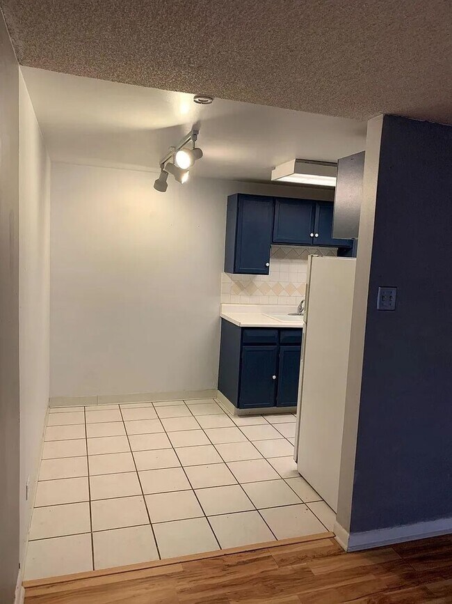 Building Photo - LOCATION LOCATION! Exceptional opportunity to rent a residence in a prime location in Governors P...