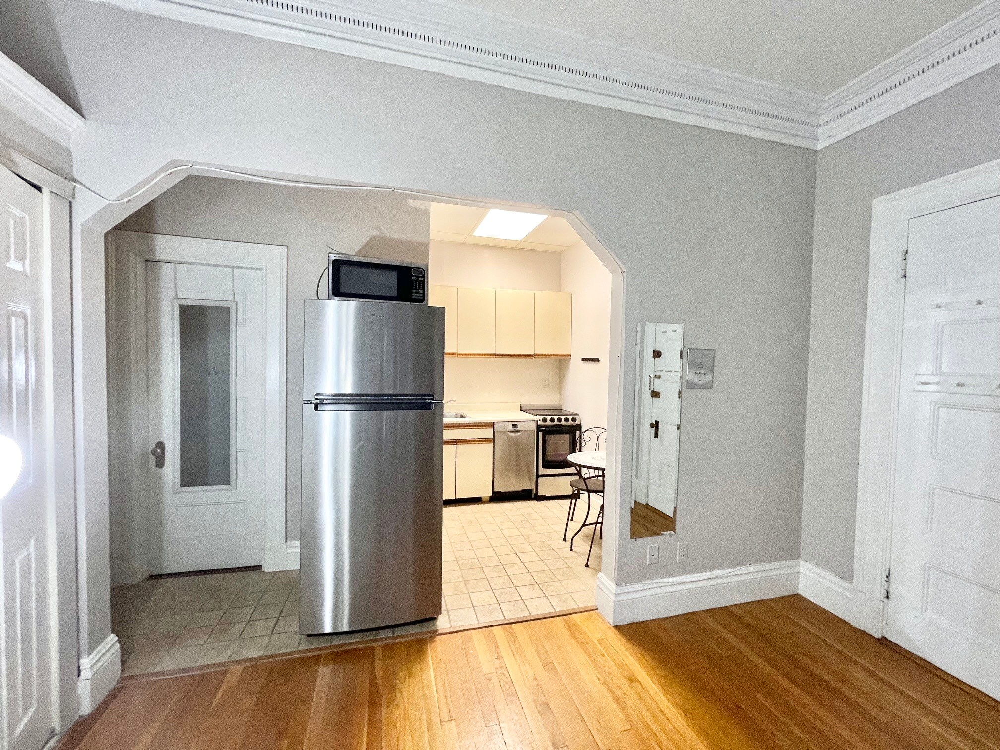 Building Photo - 849 Beacon St