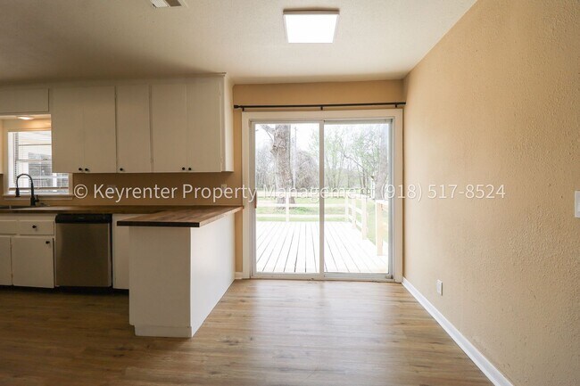 Building Photo - 3 Bed | 2.5 Bath in Oologah!