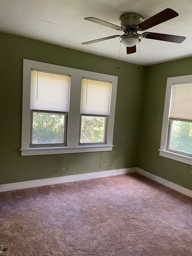 Building Photo - Super cute 2 bedroom home