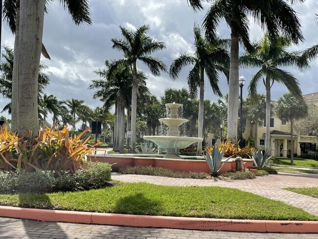 Building Photo - 2804 Sarento Pl