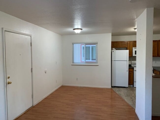 Building Photo - 3 Bedroom, 2 full Bath suite PLUS a PRIVATE fenced backyard w/garden shed.