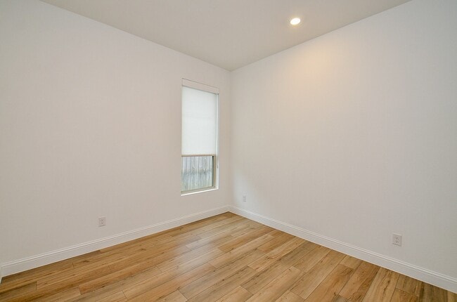 Building Photo - 4827 Avon Ridge Way