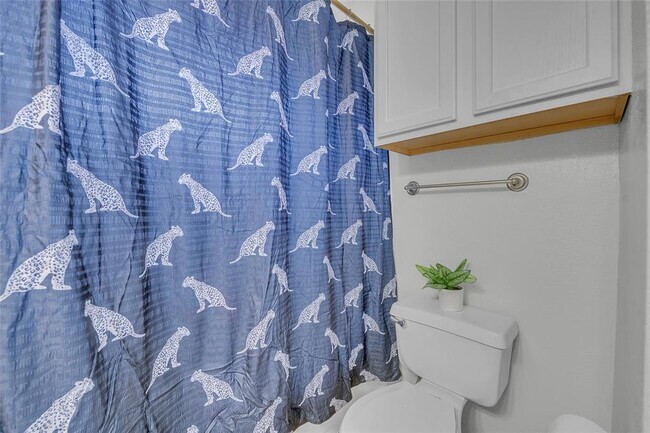 Building Photo - 1507 Hollow Tree Blvd