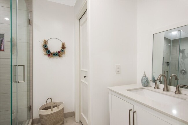 Building Photo - 354 Tealwood Dr