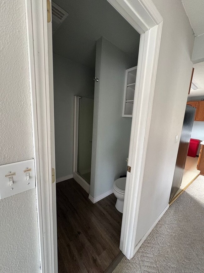 Building Photo - Above garage 1 bedroom apartment