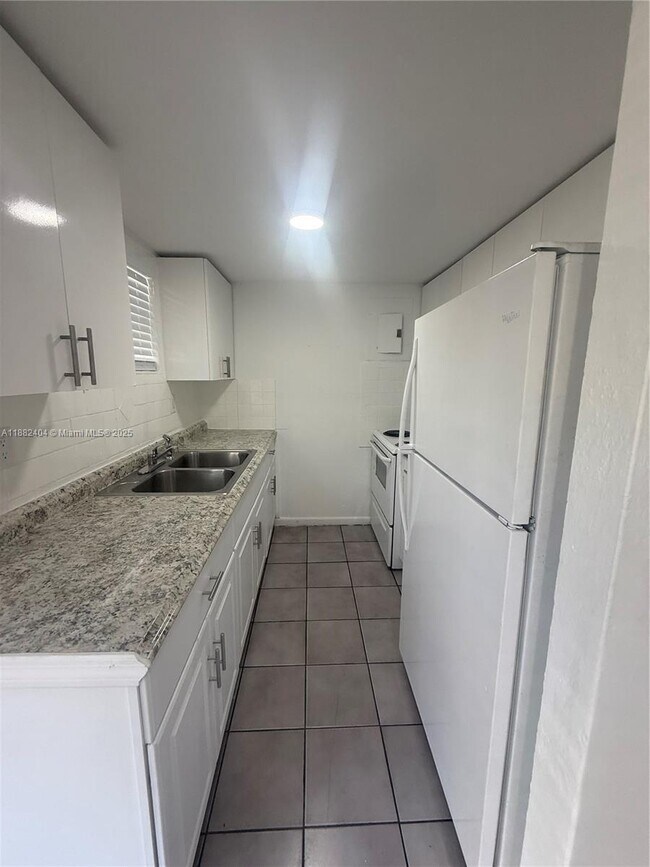 Building Photo - 8295 NE Miami Ct