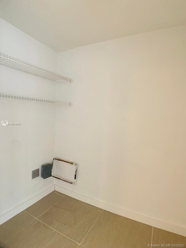 Building Photo - 2345 NE 135th St