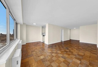 Building Photo - 400 Central Prk W