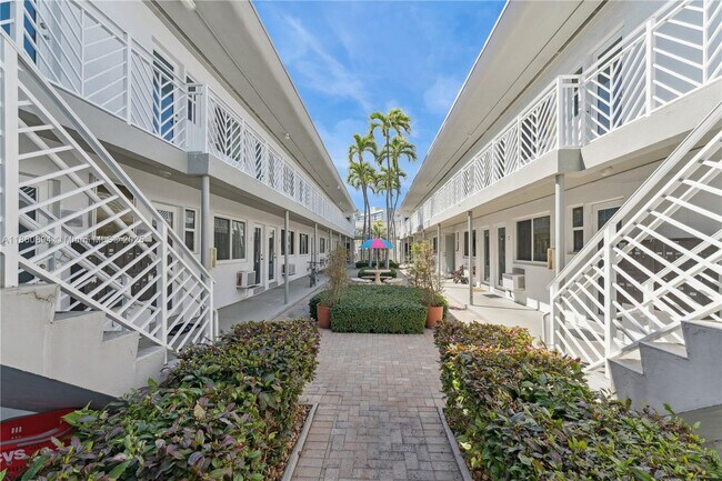 Building Photo - 7440 Byron Ave