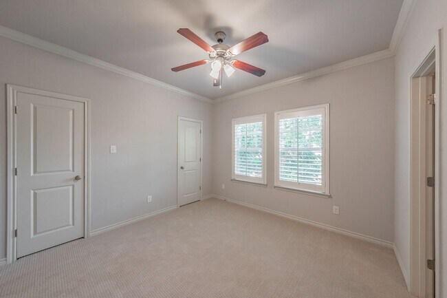 Building Photo - Charming 3-Bedroom, 2-Bathroom Townhome – ...