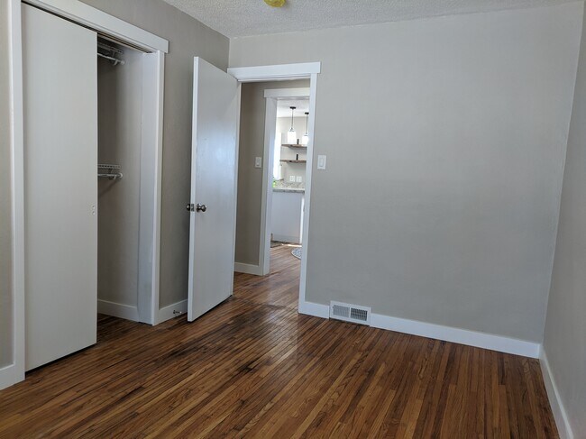 Building Photo - 1213 1st Ave NE