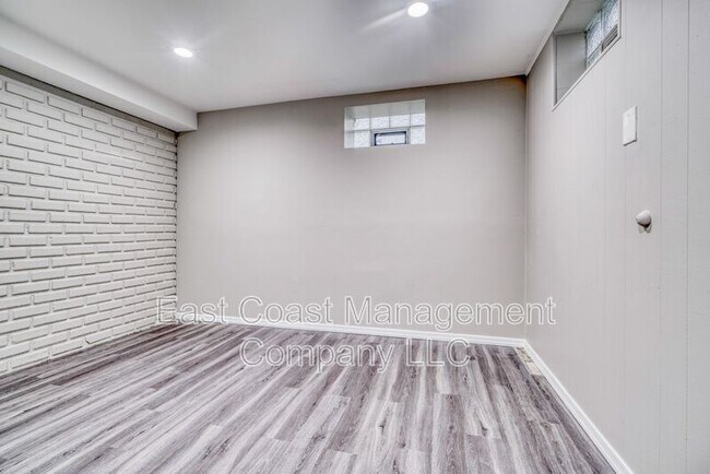 Building Photo - 9616 Mason Ave