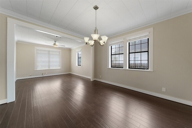 Building Photo - 309 Pecore St