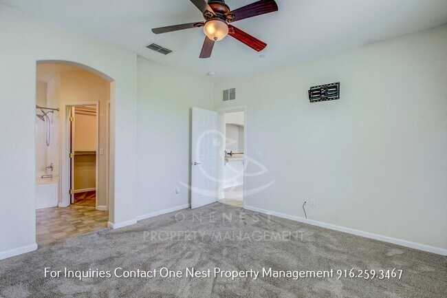 Building Photo - Lincoln Crossing Condo 2 bdrm and 2 bthm