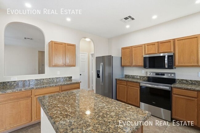 Building Photo - 3130 S 81st St