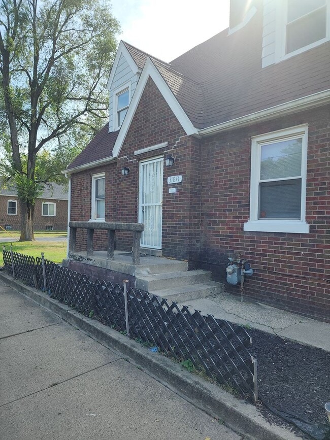 Building Photo - Large Glen Park Home