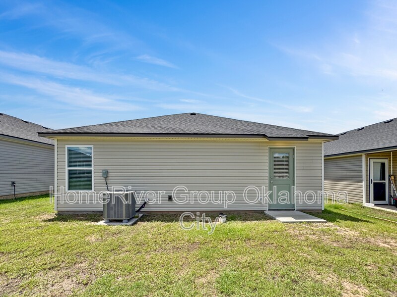 Building Photo - 1221 S Brk Dr